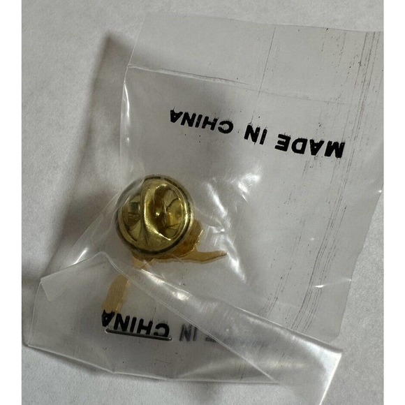 Gold Tone Alaska State Shape Lapel Hat Pin Pinback - Picture 5 of 5